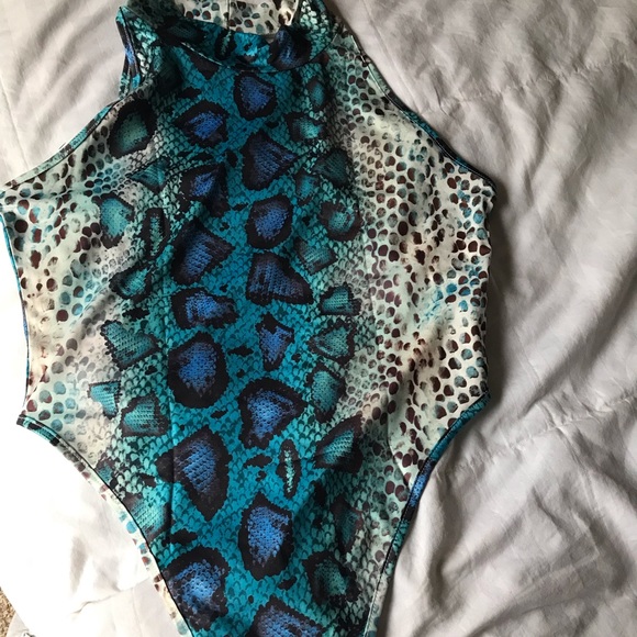 Blue and white snake print bodysuit - Picture 3 of 3